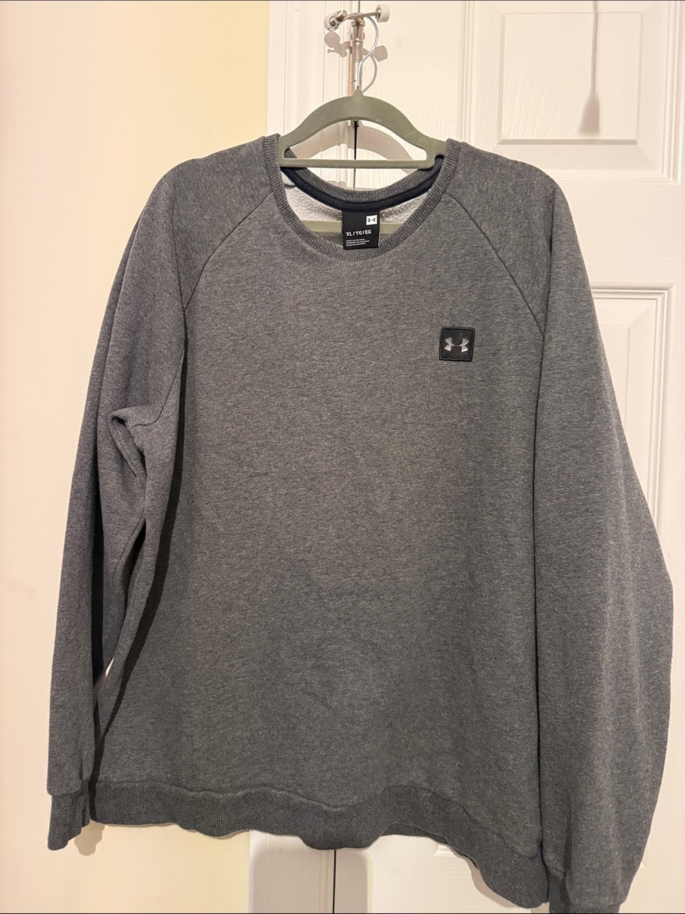 Under Armour Men’s Heather Gray Crewneck Pullover